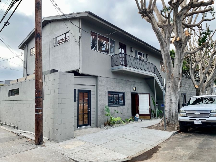 2905 Stanford Ave